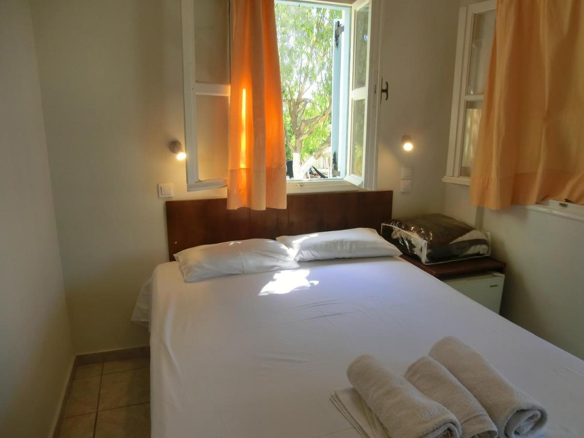 Santorini Camping/rooms Fira (Santorini)