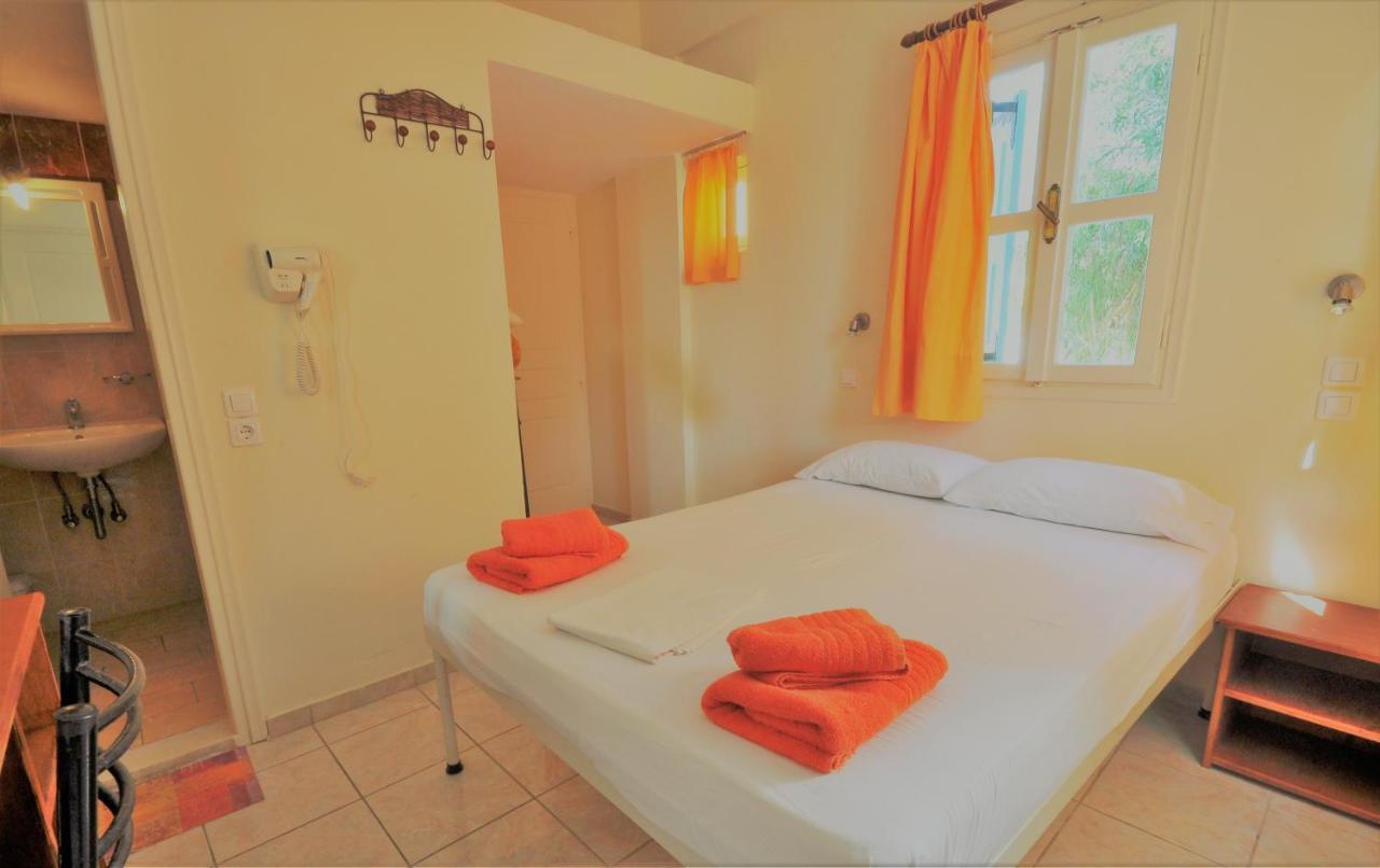 Camping Santorini Camping/rooms 2*